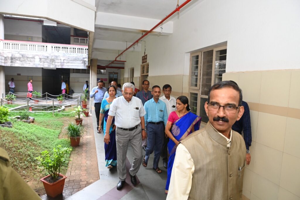 Vaidya jayant Deopujari Chairman, NCISM visited SDM Ayurveda Hospital ...